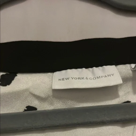 Black and White Women's Top - Picture 2 of 3